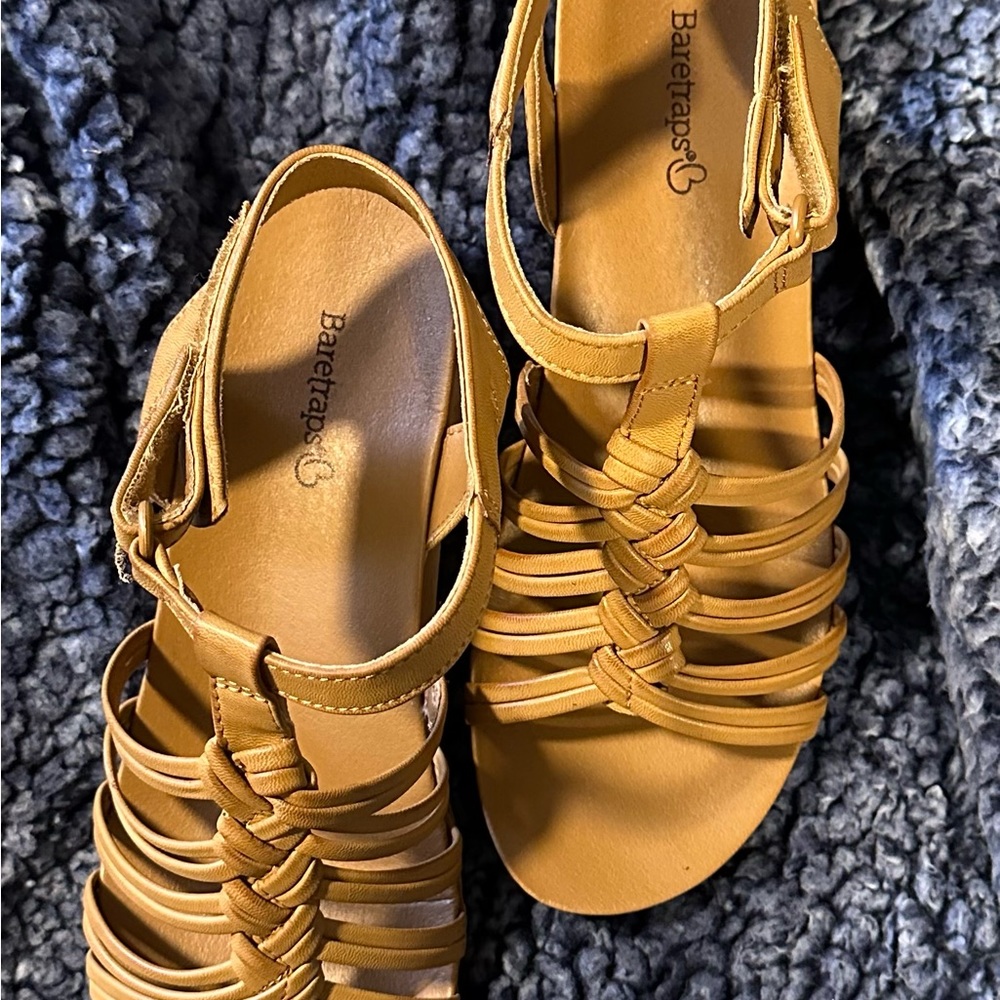 BRAND NEW Baretraps Jaime Sandals Caramel shoes casual formal designer